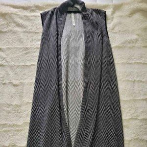 Beautiful Sweater Shawl, Like New, Perfect for Fall!